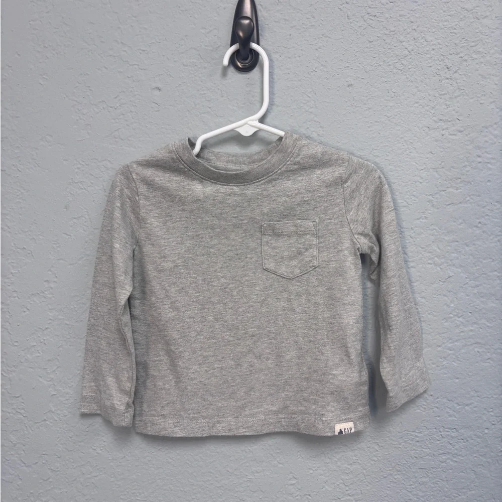 Set of Two GAP Kids Long Sleeve Playtime Favorites Shirts in Gray and Navy, GUC